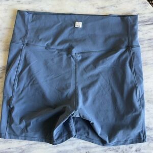 Vuori Women's Blue High-Waisted Biker Shorts - size XXL